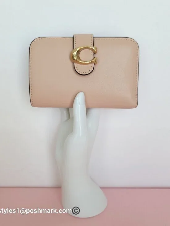 COACH Tabby Hammered C Logo Smooth Leather MD Bifold Wallet – Cream color⭐ - Picture 6 of 16